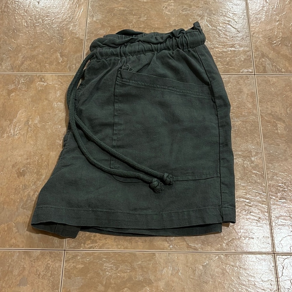 Universal thread green cargo shorts